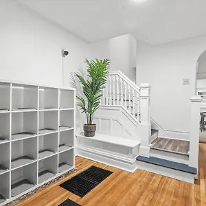 https://oakland-university-h-bright-and-stylish-private-bedroom.hotels-in-pittsburgh.com